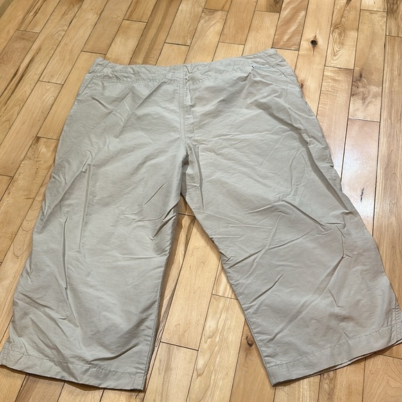 Columbia Tan Capris - Picture 8 of 8